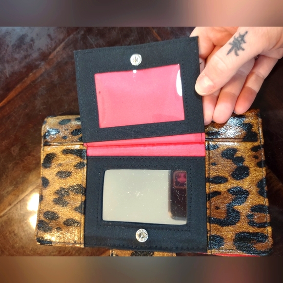 Kenneth Cole reaction cheetah print wallet - Picture 2 of 3
